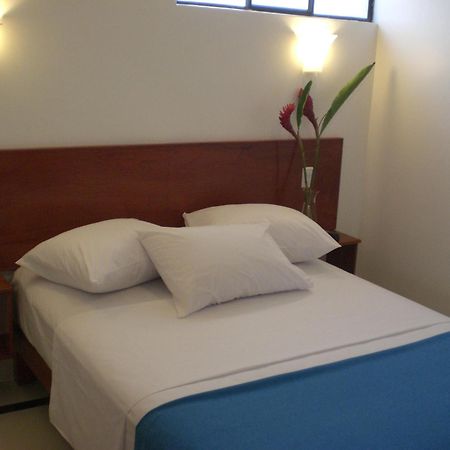 Hotel Casa Cesar Tumbes Buitenkant foto