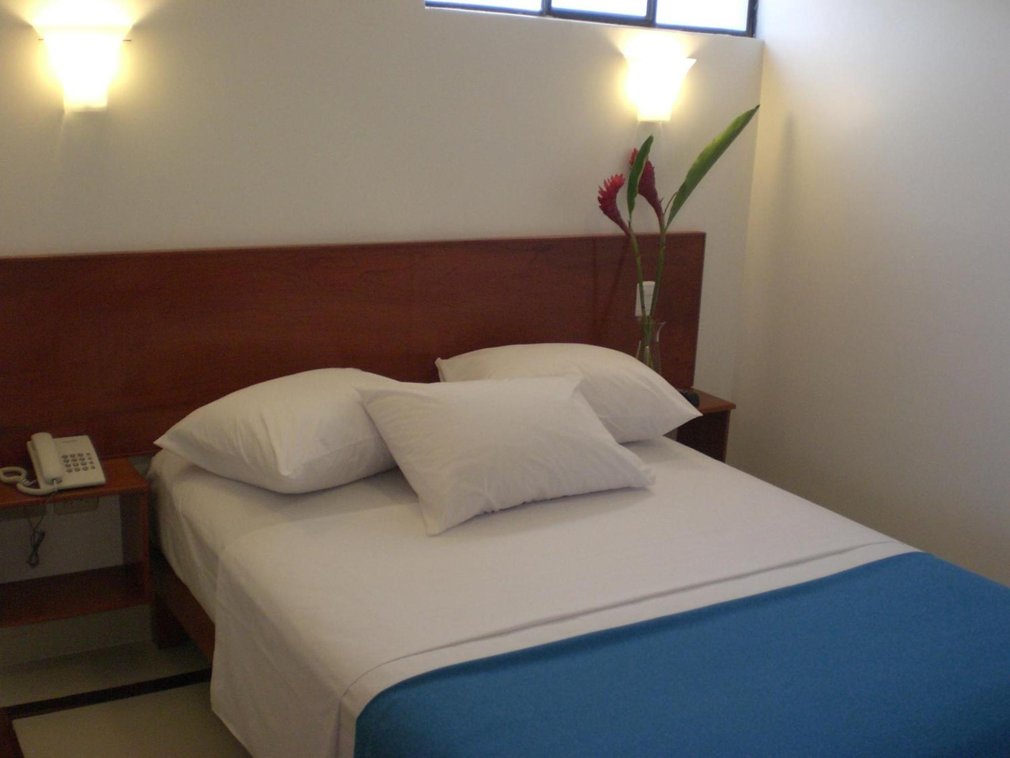 Hotel Casa Cesar Tumbes Buitenkant foto